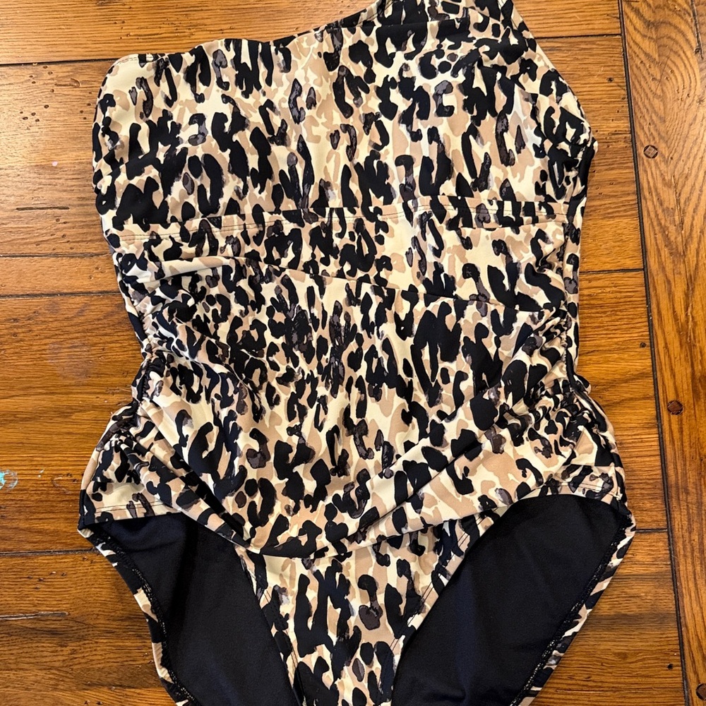 ☀️Ellen Tracy Leopard Print One-Piece Swimsuit - Black and Tan - Picture 4 of 4